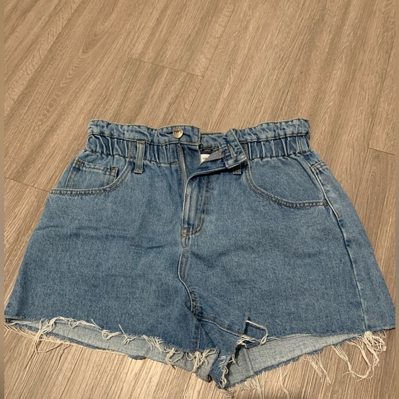 Pants - Women's | blue Jean | denim shorts | medium 💙